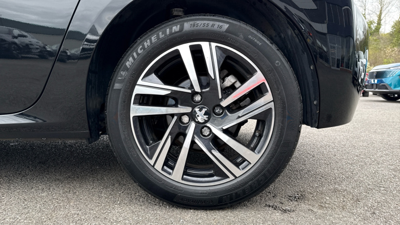 Peugeot 208 1.2 PureTech 100 Allure Premium + 5dr Petrol Hatchback